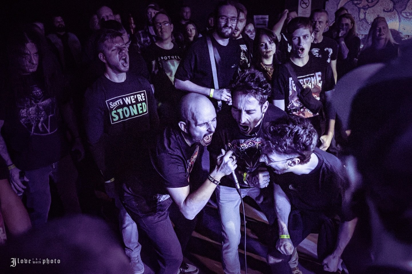 Holnap így, igaz, FEHÉRWAR??! Nagyon zsír bandákat kaptok: jön még a @deadgrayb…